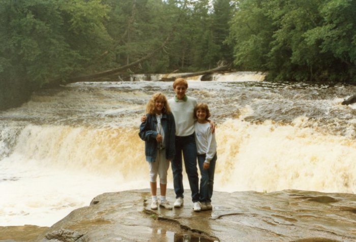Back in the 1980s, there were apparently no railings by the Lower Falls. I'm pretty sure they frown on you standing on this slippery rock nowadays.